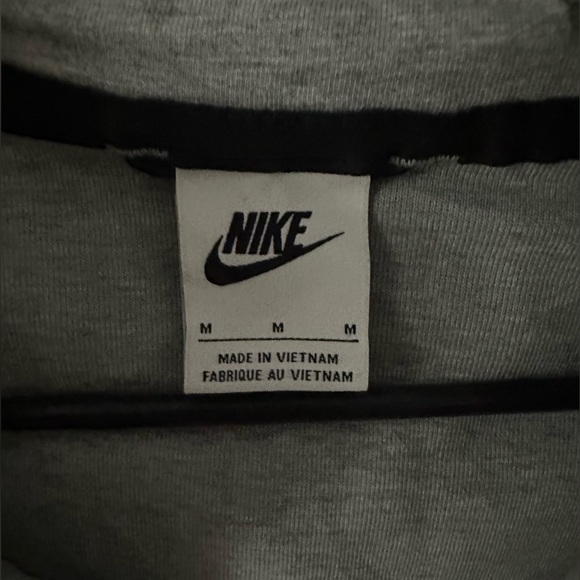 Nike Tech Fleece - Picture 3 of 4